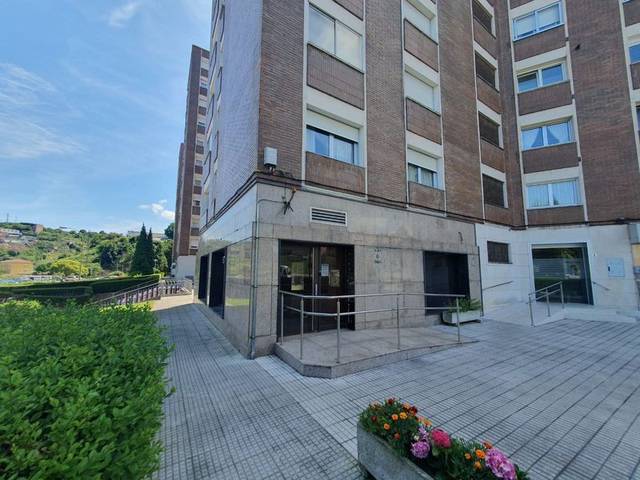 Local comercial en Venta en Llaranes