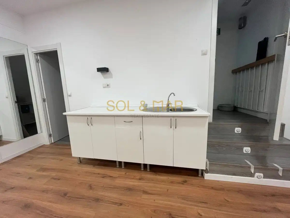 Cuina de Local de lloguer en Torremolinos amb Aire condicionat