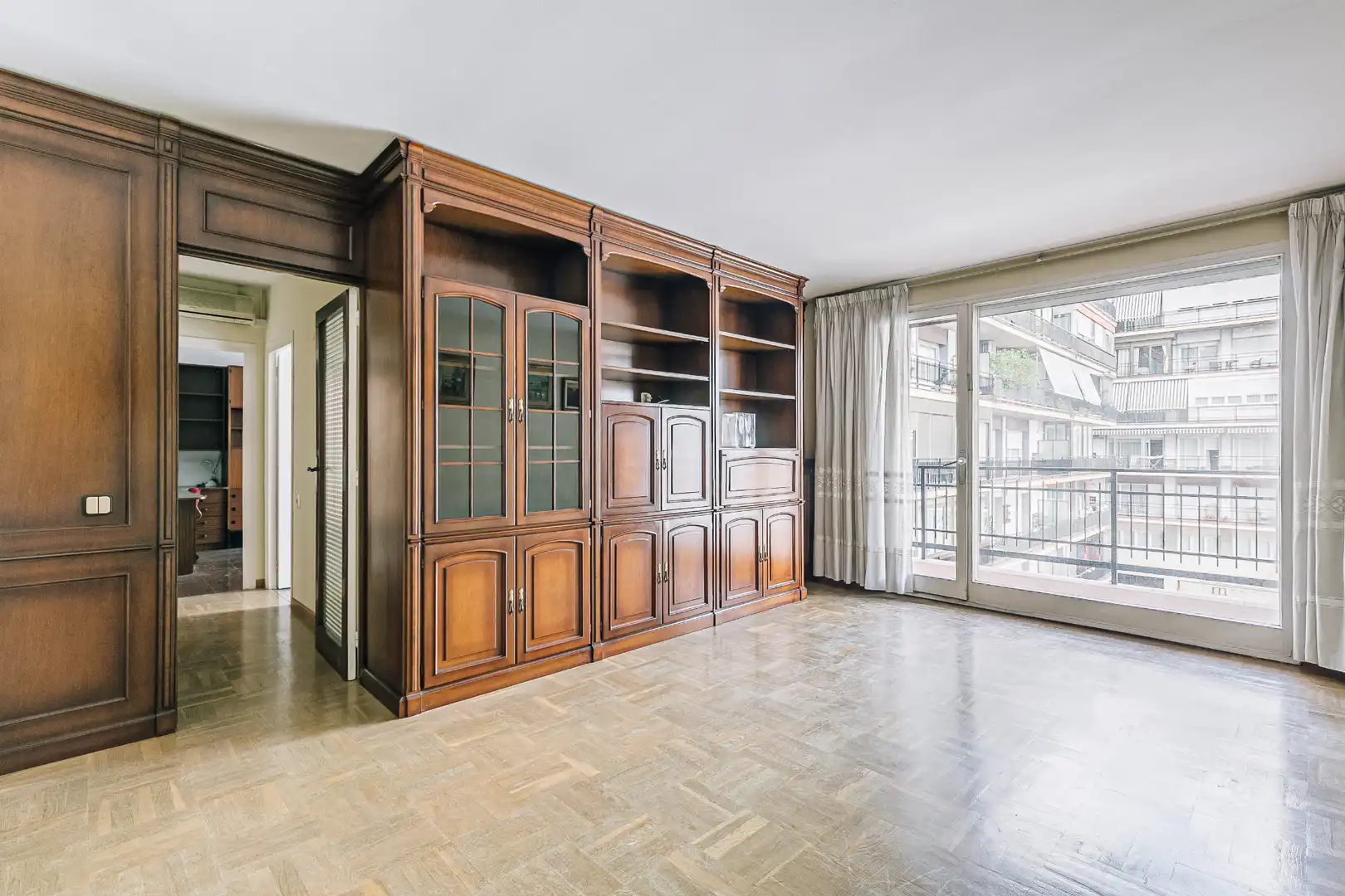 Flat with terrace for sale in Gran Via de Carles III