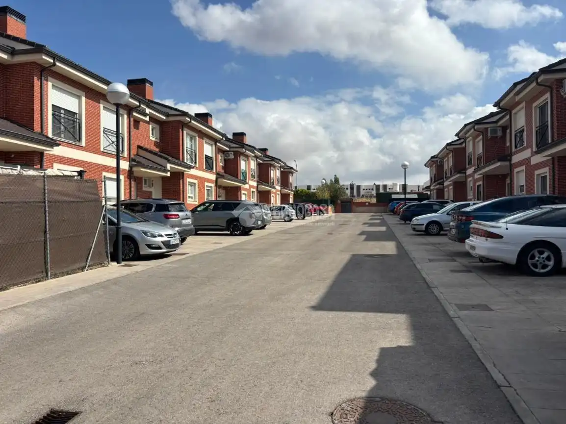 Casa bifamiliare con piscina in vendita a El Casar