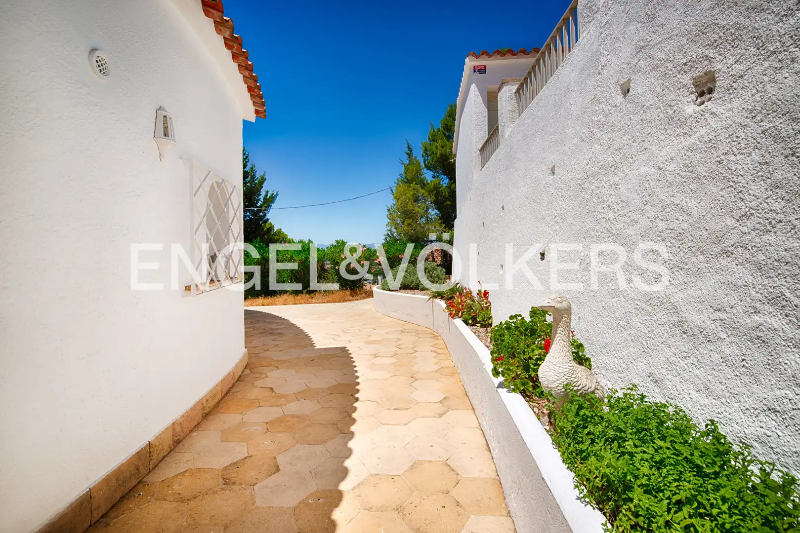 Vista exterior de Casa o xalet en venda en Roses amb Jardí privat, Terrassa i Piscina
