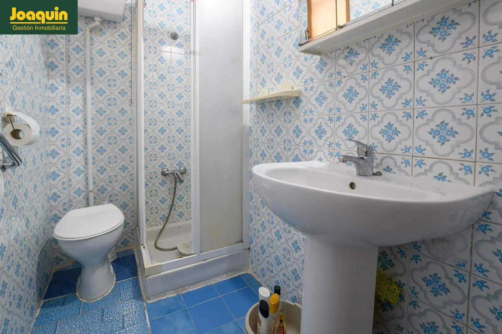 Bathroom of Flat for sale in Córdoba  with Air Conditioner and Heating