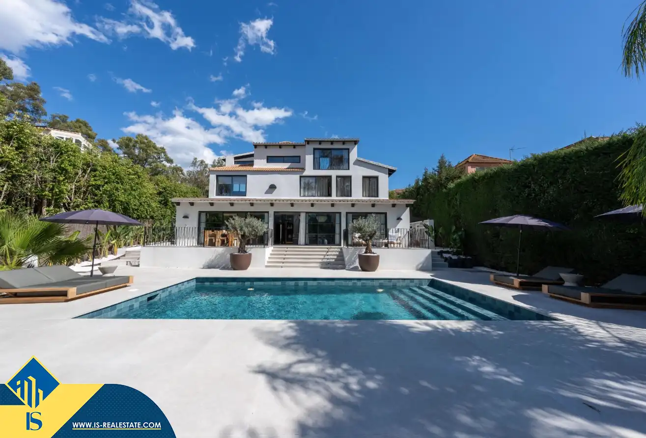 Chalet con piscina en venta en Nueva Andalucía