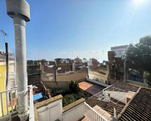 Vista exterior de Casa adosada en venda en El Masnou amb Calefacció, Terrassa i Balcó