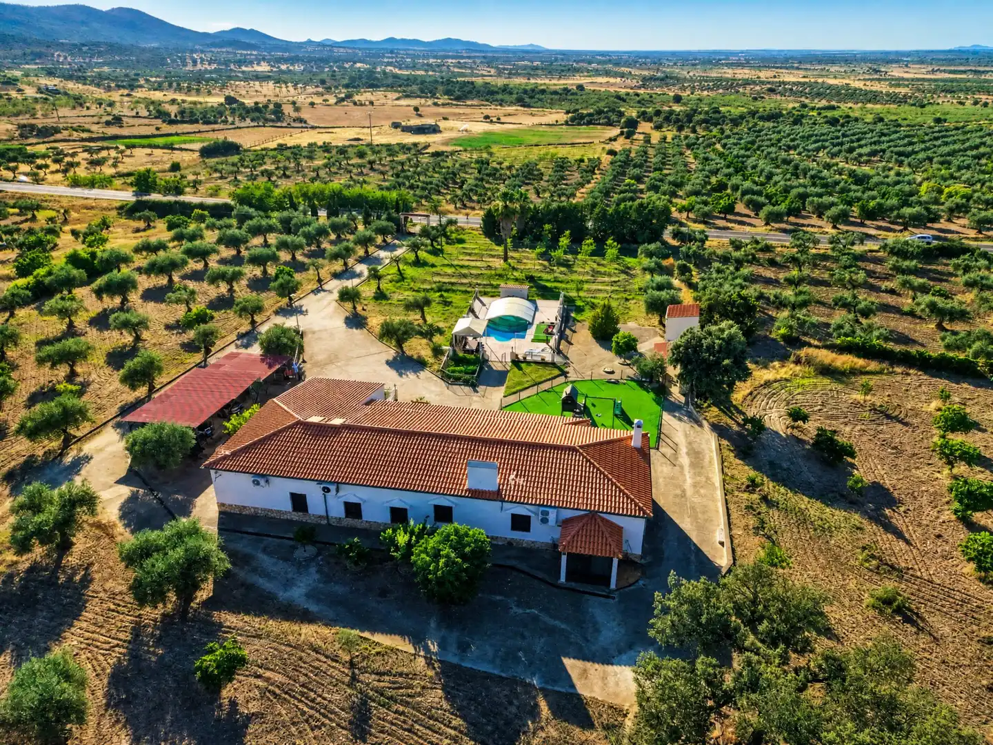 Vista exterior de Finca rústica en venda en Alcuéscar amb Aire condicionat, Calefacció i Jardí privat