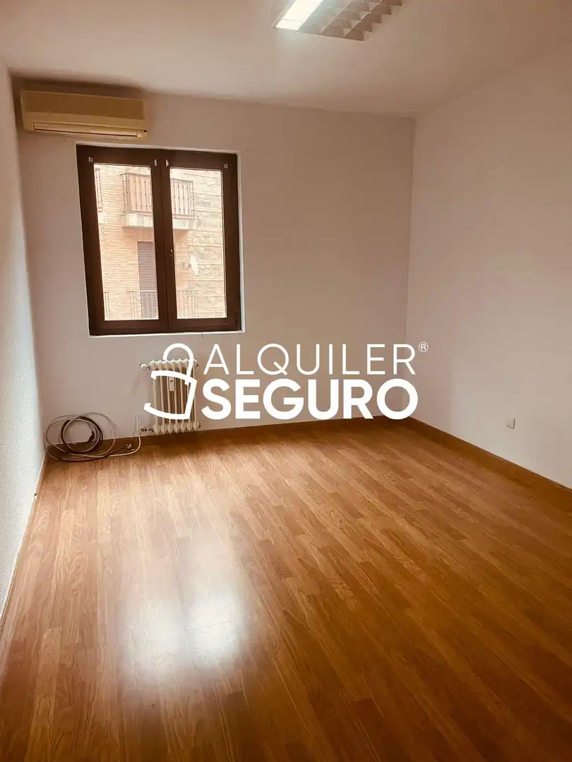 Bedroom of Flat for rent in Toledo  with Heating