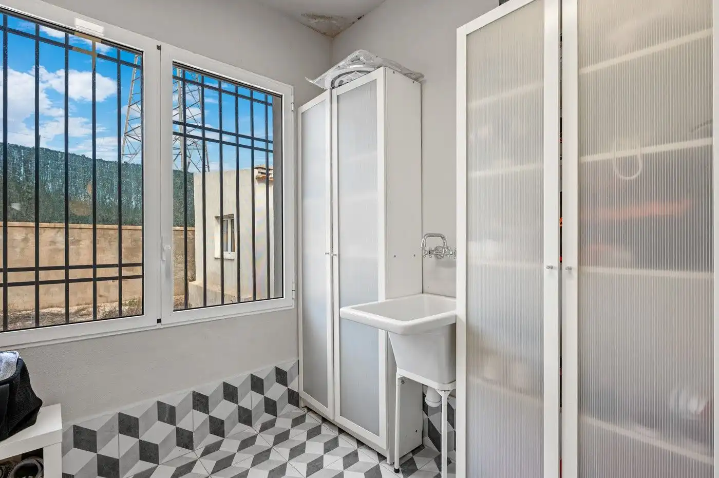 Bany de Casa o xalet en venda en Elche / Elx amb Jardí privat, Terrassa i Piscina