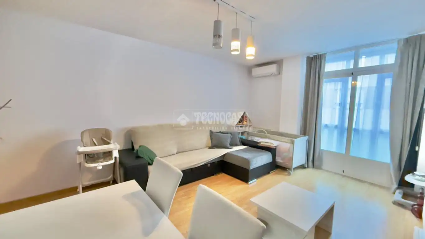 Piso en venta en C. Bécquer, Fuensalida