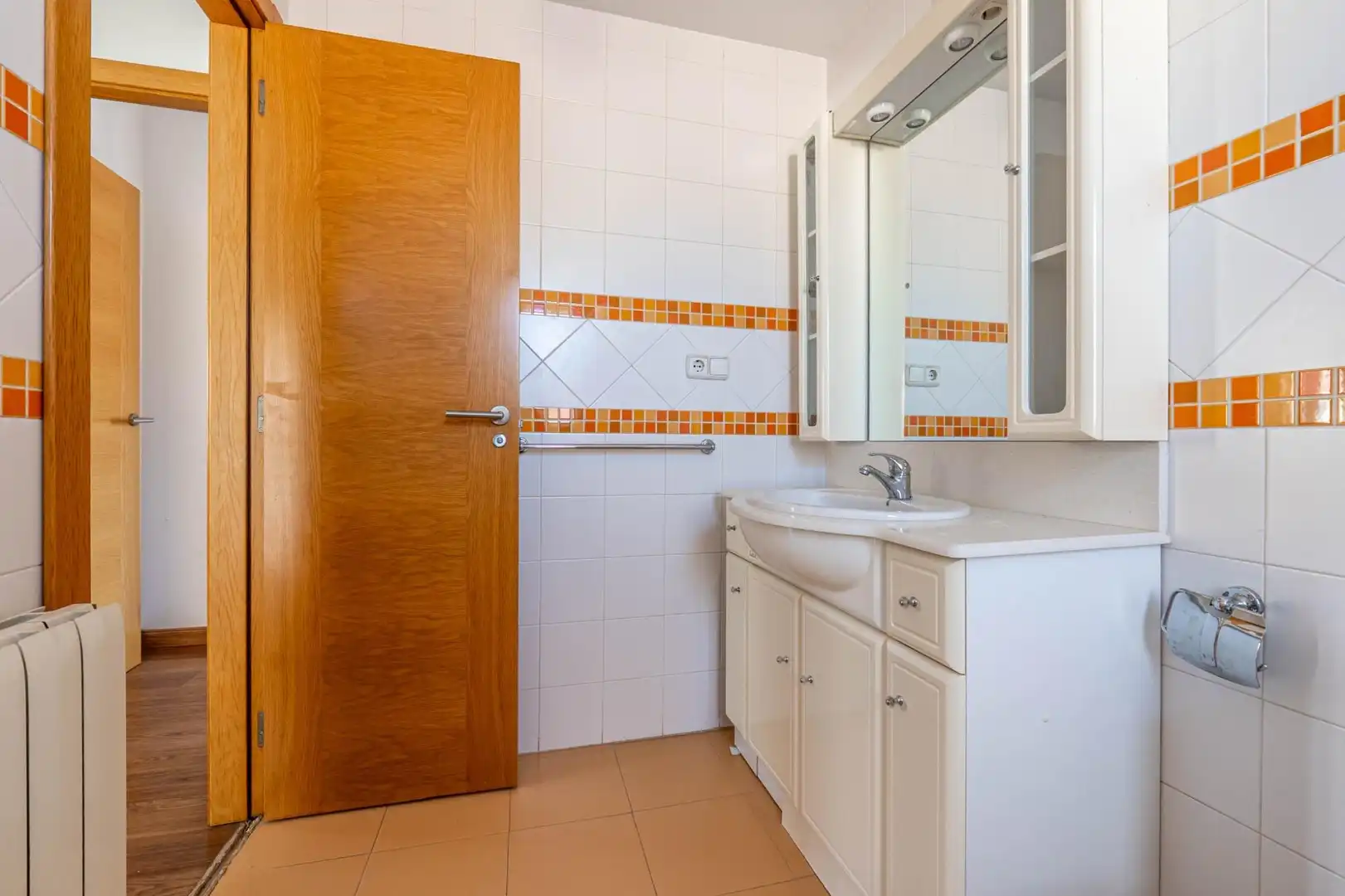 Baño de Casa adosada en venta en Cenes de la Vega con Aire acondicionado, Calefacción y Jardín privado