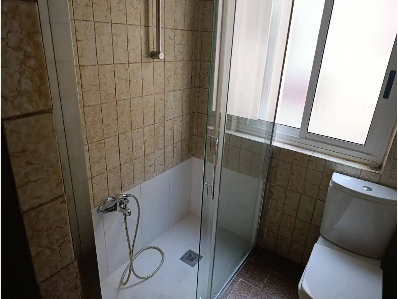 Baño de Piso en venta en León Capital  con Calefacción, Terraza y Trastero