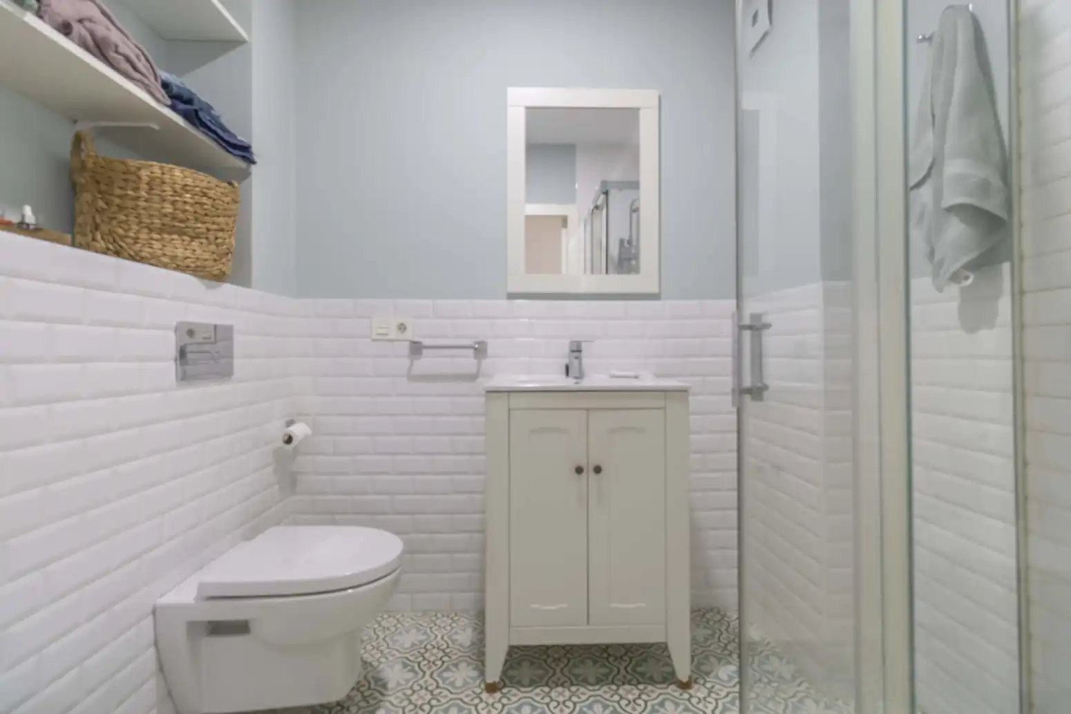 Baño de Piso en venta en Sevilla con Aire acondicionado y Balcón