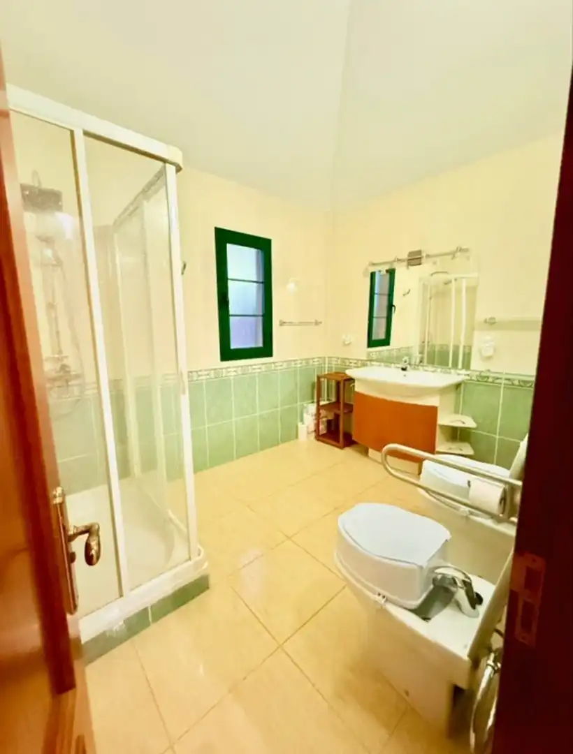 Baño de Casa adosada de alquiler en Tuineje con Jardín privado, Terraza y Amueblado
