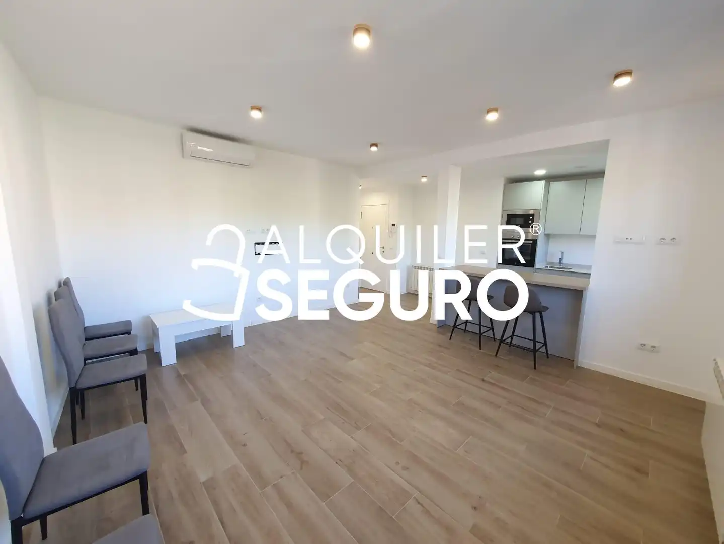 Bedroom of Flat for rent in Madrid  with Air Conditioner, Heating and Terrace