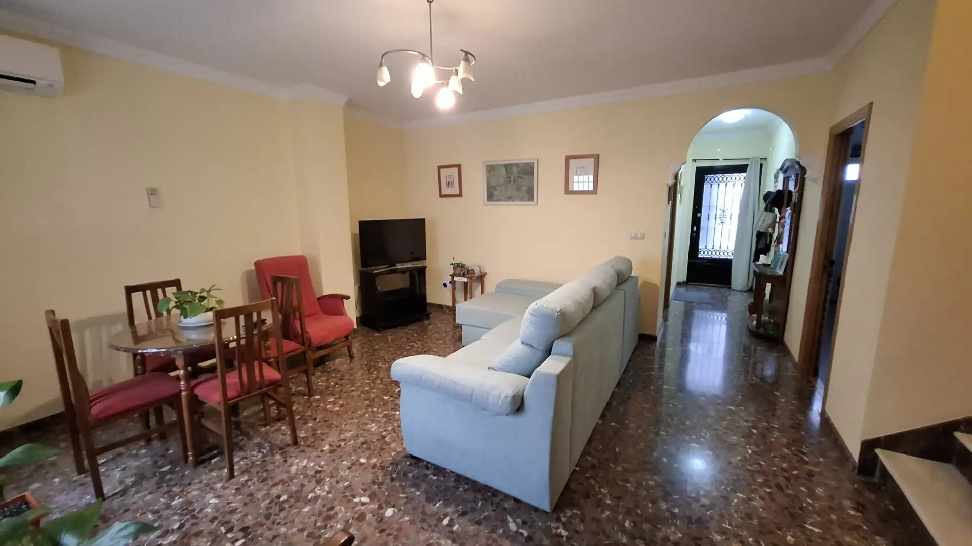 Sala d'estar de Casa o xalet en venda en Motril amb Aire condicionat, Terrassa i Traster