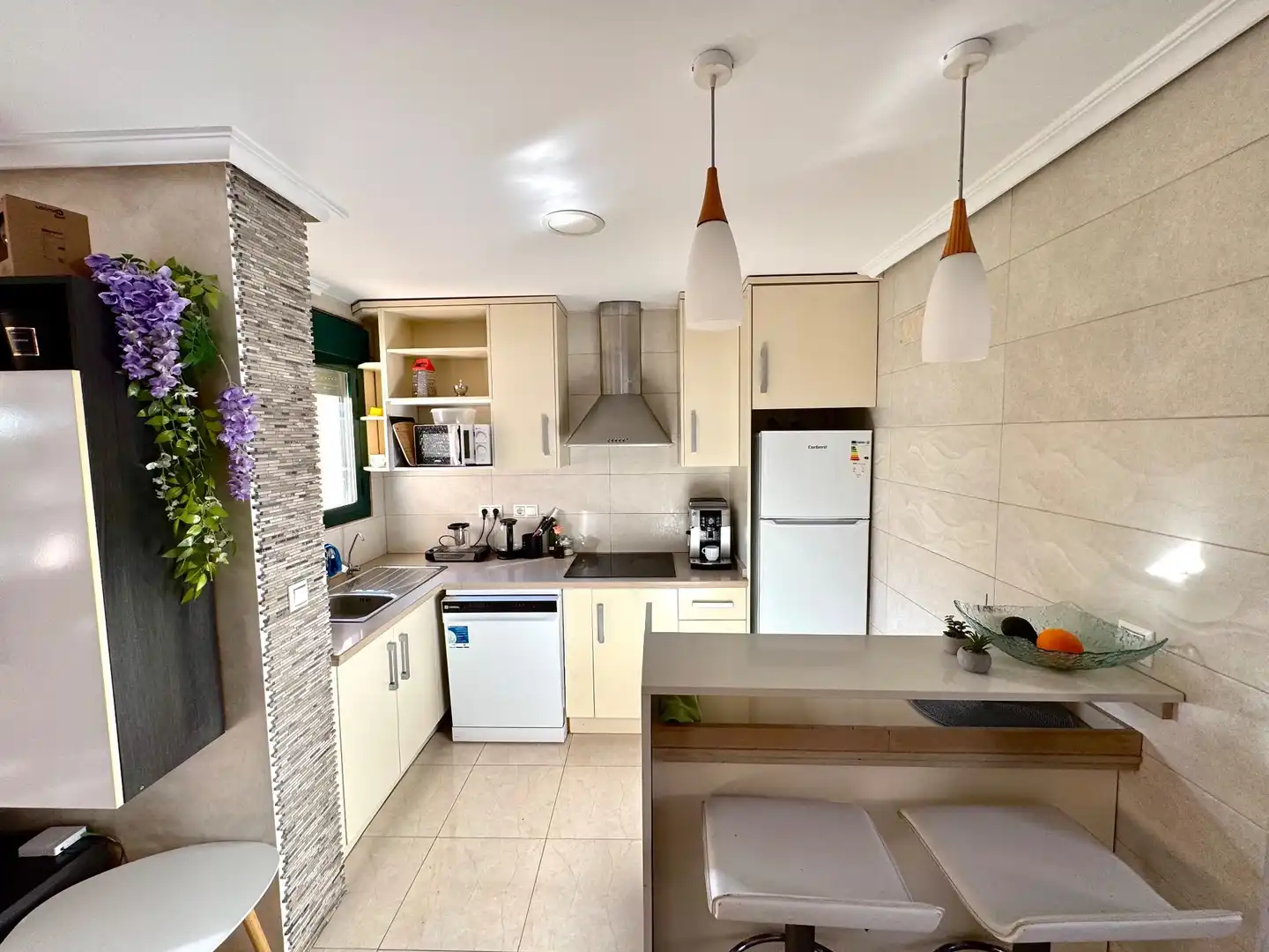 Cuina de Casa o xalet de lloguer en Torrevieja amb Aire condicionat, Terrassa i Moblat