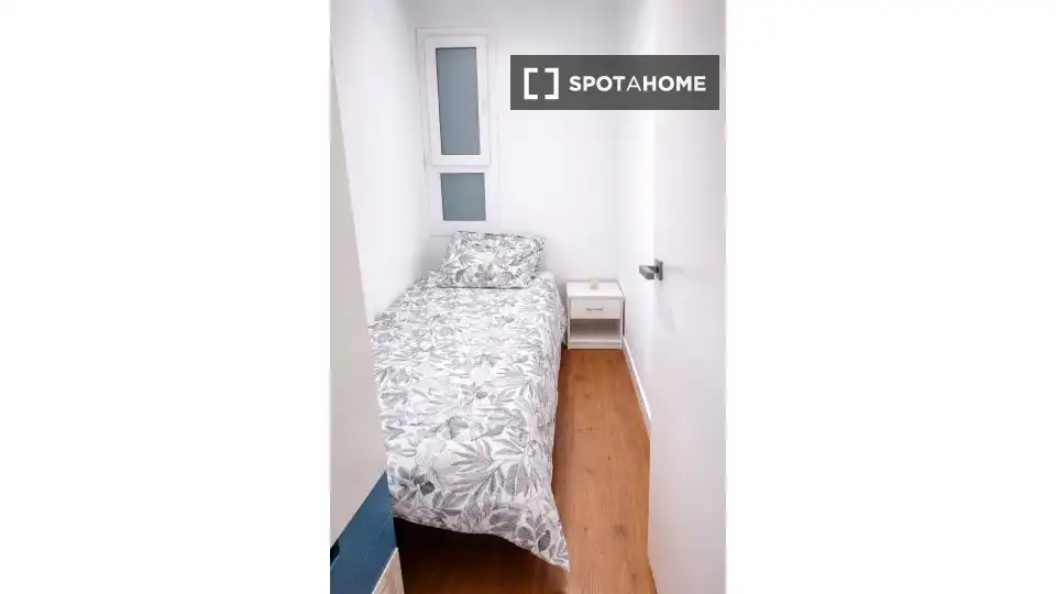 Dormitori de Apartament per a compartir en Barcelona amb Aire condicionat, Calefacció i Terrassa