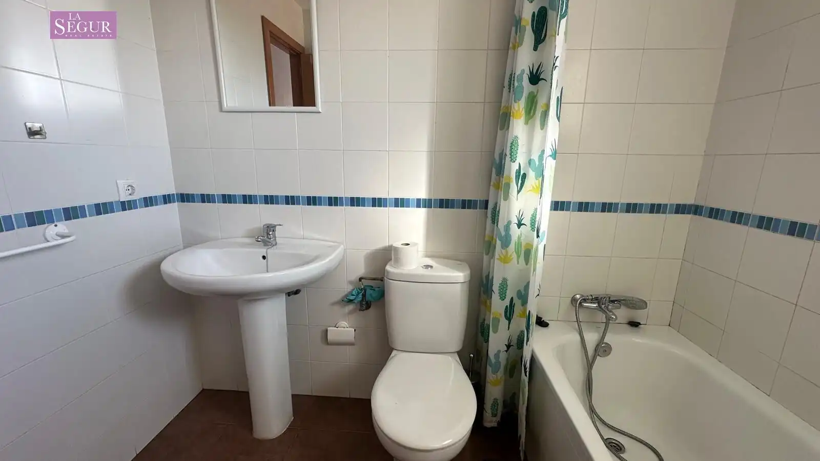 Bany de Casa adosada en venda en Conil de la Frontera amb Jardí privat, Terrassa i Piscina comunitària