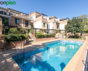 Vista exterior de Casa adosada en venda en  Granada Capital amb Aire condicionat, Calefacció i Jardí privat