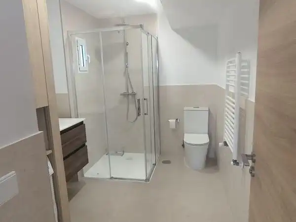 Baño de Piso en venta en Vigo  con Calefacción y Trastero
