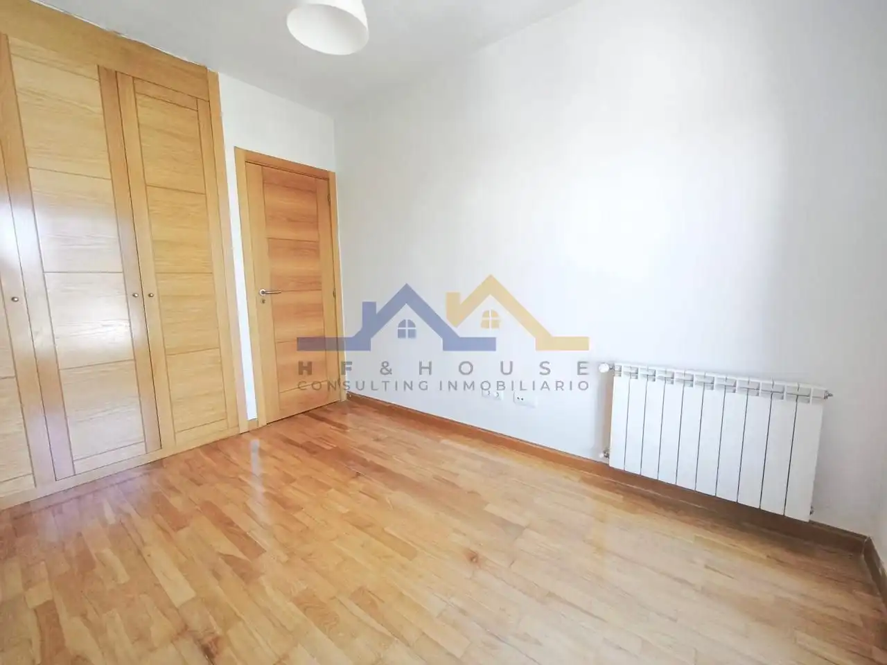 Schlafzimmer von Wohnung zum Verkauf in Ontígola mit Klimaanlage, Heizung und Privatgarten