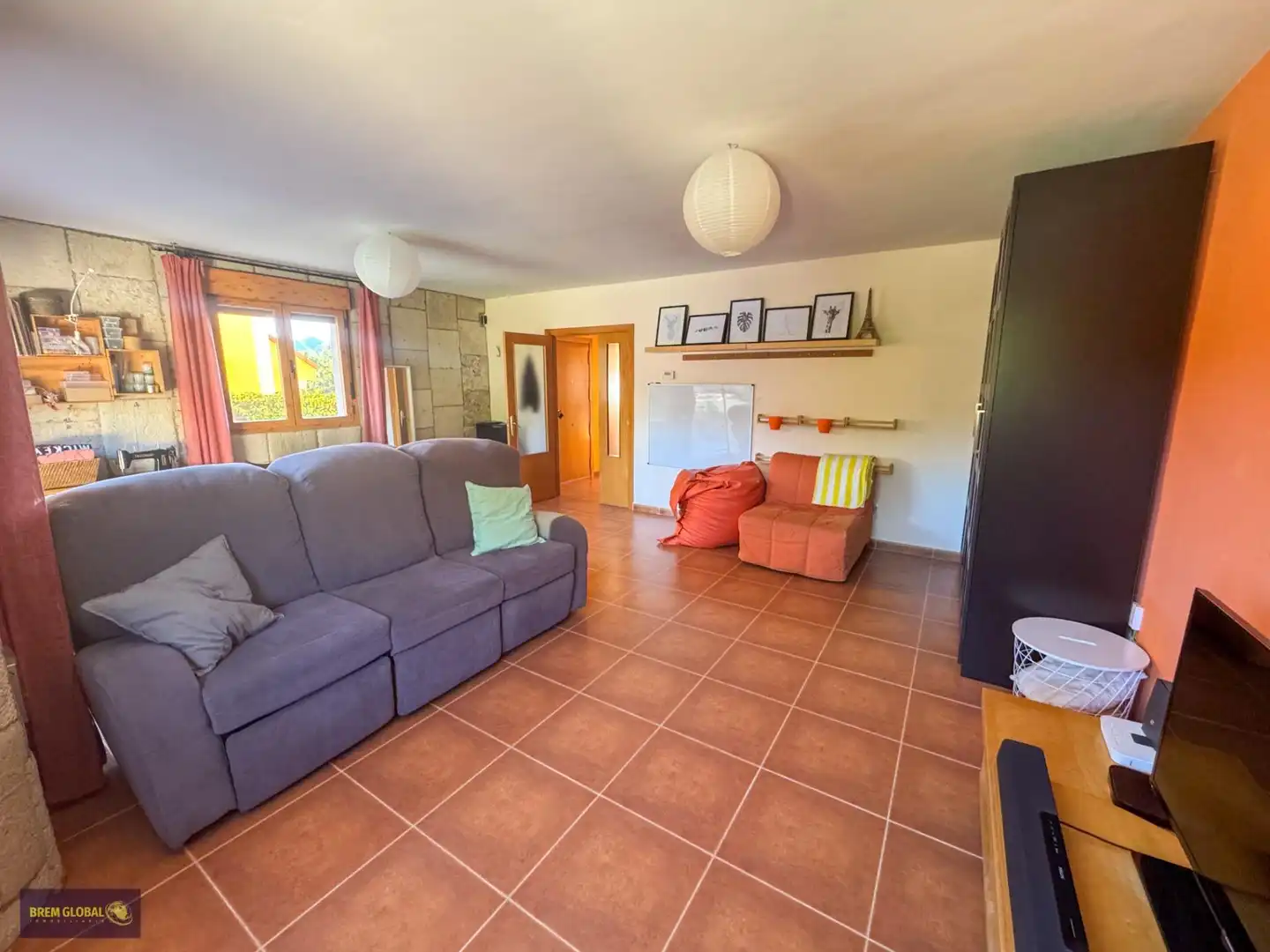 Sala de estar de Casa adosada en venta en Lozoyuela-Navas-Sieteiglesias con Calefacción, Jardín privado y Terraza