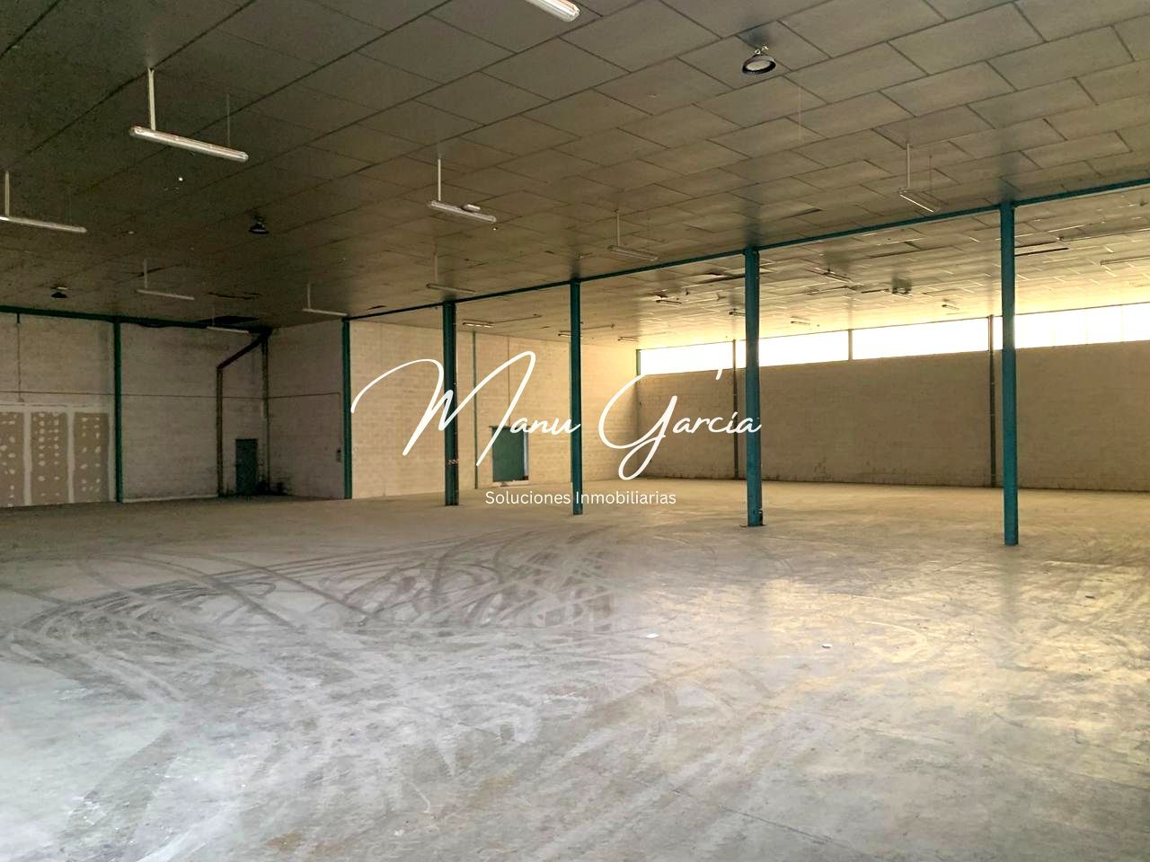 Industrial buildings to rent in Lucena