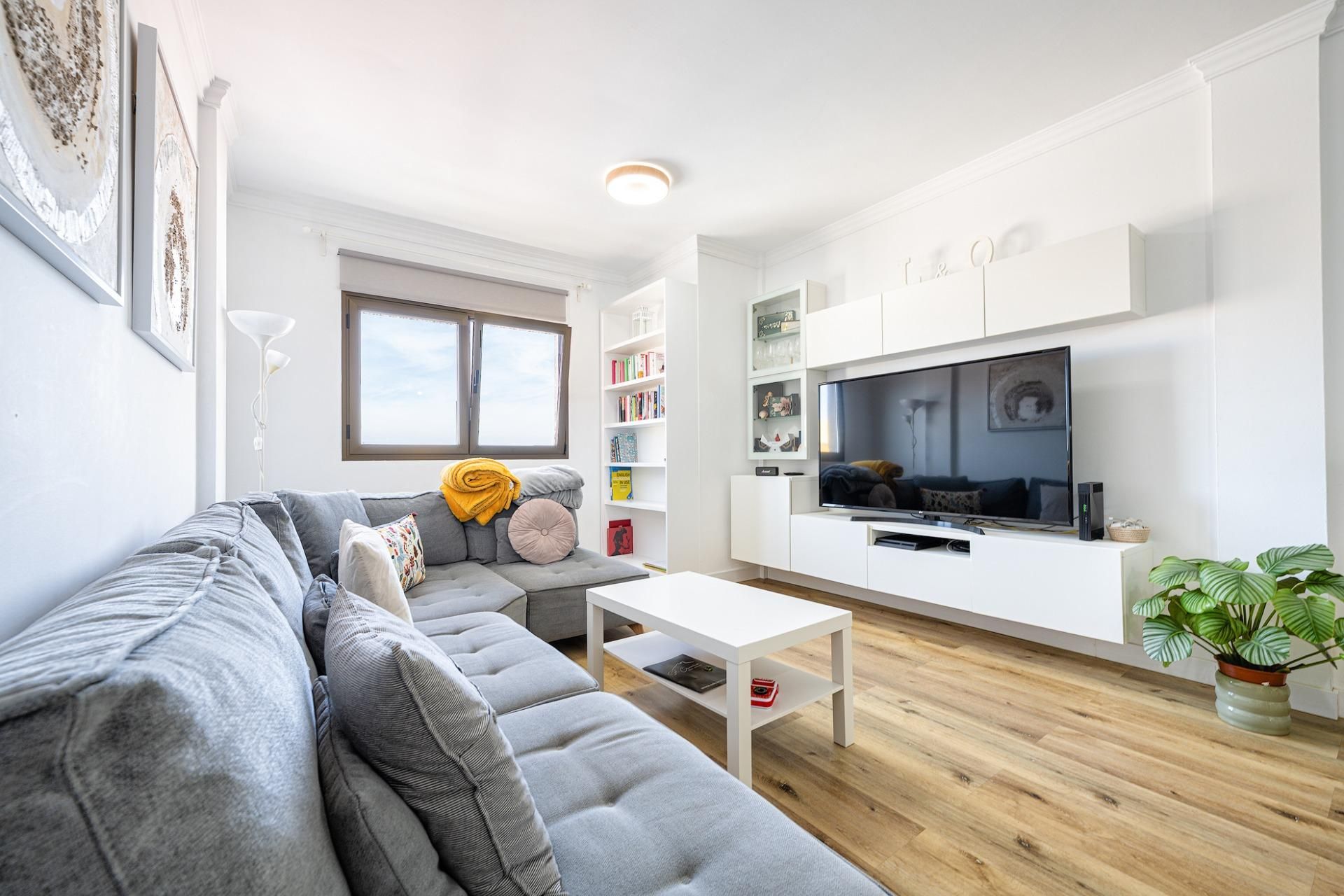 Living room of Flat for sale in Santa Lucía de Tirajana  with Air Conditioner, Storage room and Furnished