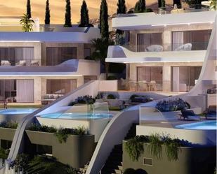 Vista exterior de Dúplex en venda en Marbella amb Aire condicionat, Calefacció i Jardí privat