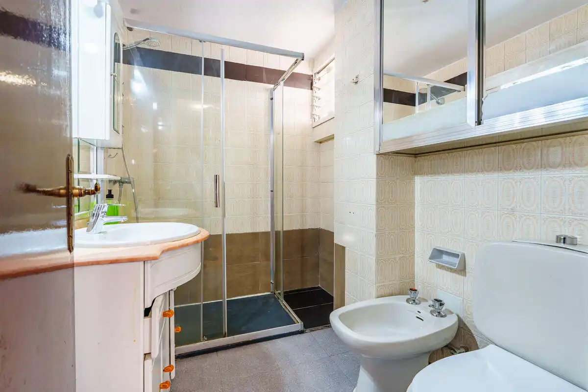 Badezimmer von Wohnung zum Verkauf in Madrid mit Heizung, Terrasse und Ofen
