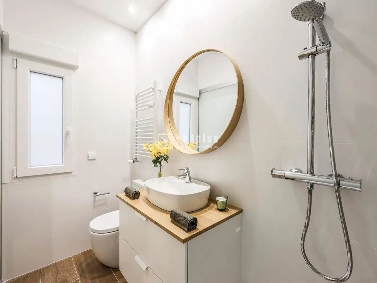Bathroom of Flat for sale in Madrid  with Air Conditioner, Heating and Terrace