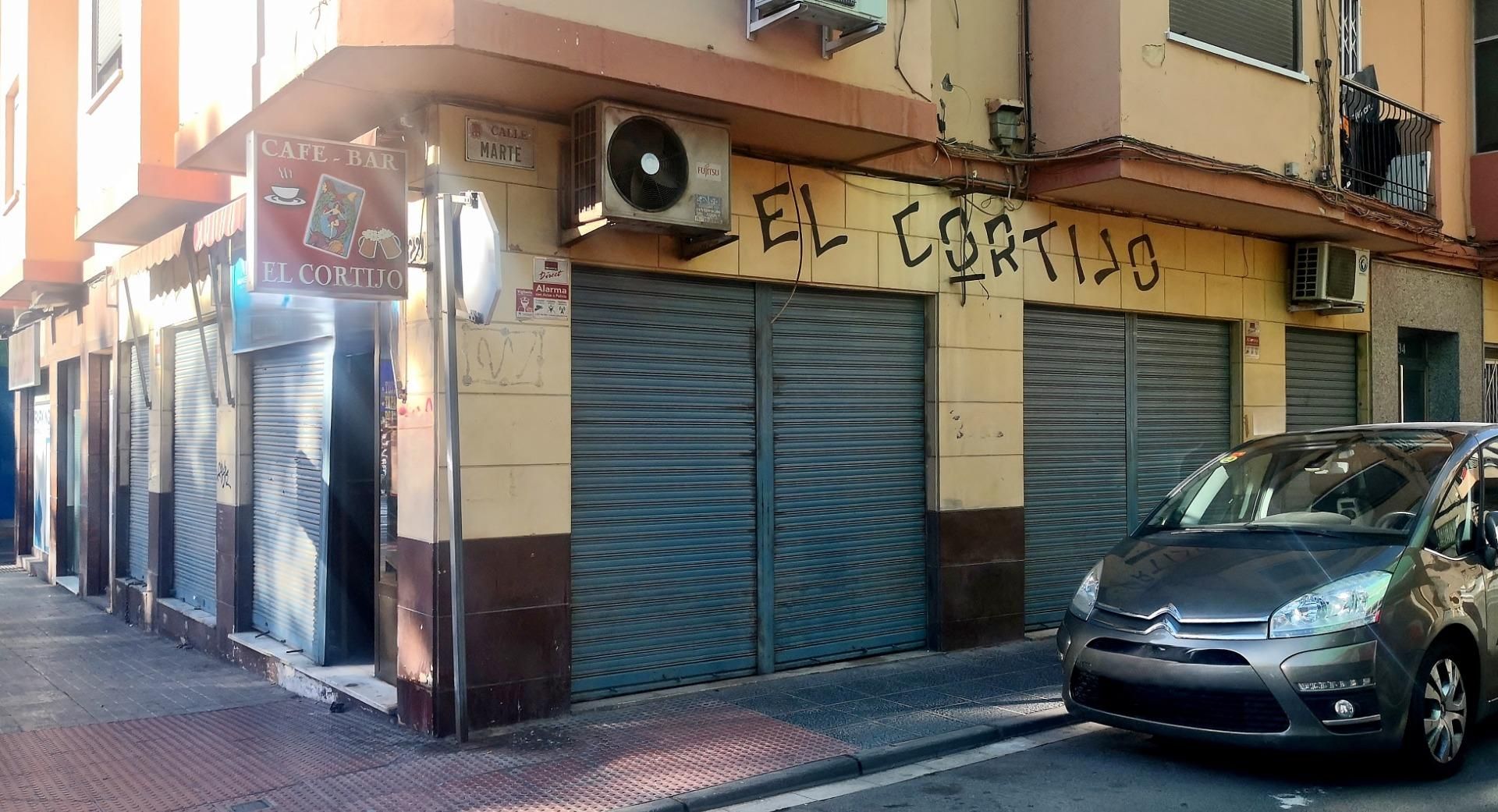 Vista exterior de Local en venta en  Almería Capital