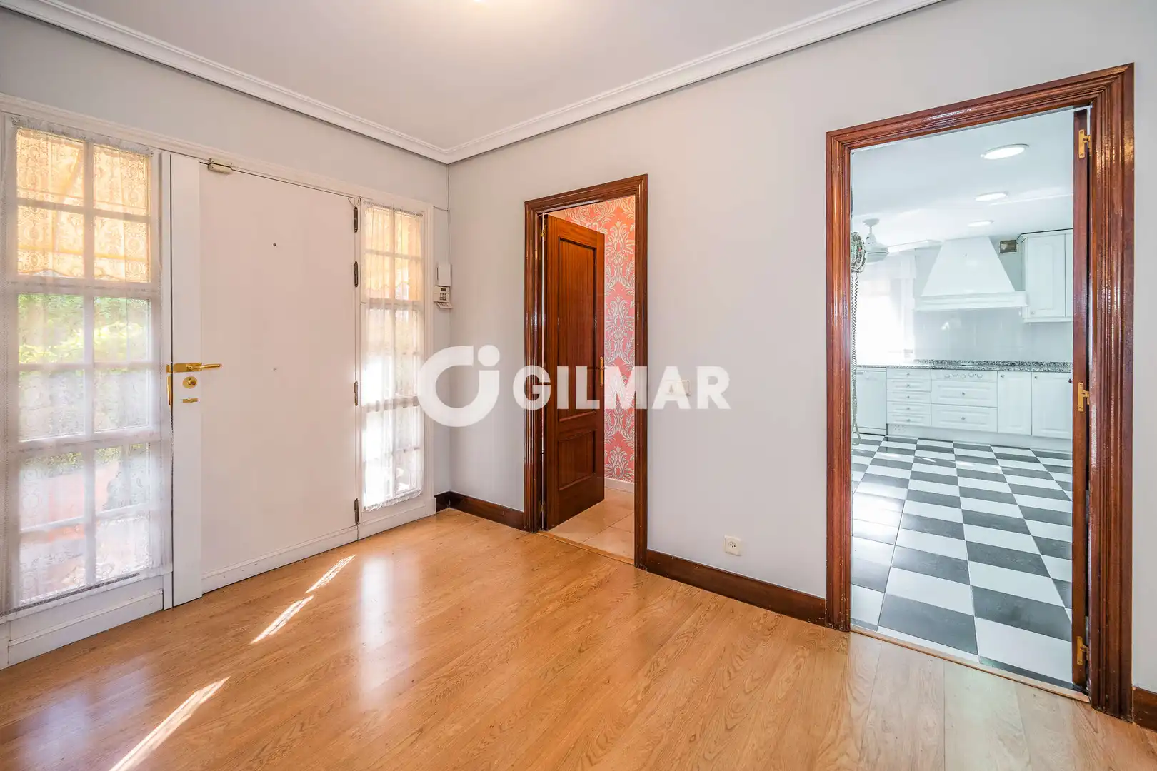 Dormitori de Casa adosada en venda en Madrid amb Calefacció, Jardí privat i Piscina