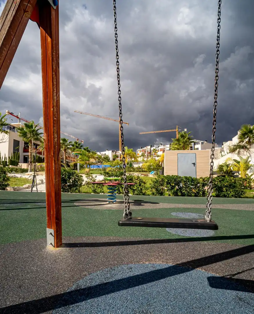 Vista exterior de Àtic en venda en Finestrat amb Aire condicionat, Calefacció i Jardí privat