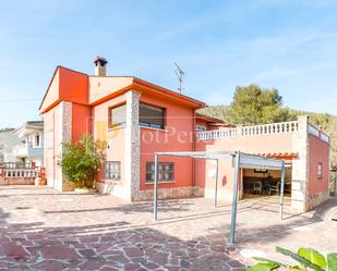 Vista exterior de Casa o xalet en venda en Canyelles amb Terrassa i Balcó