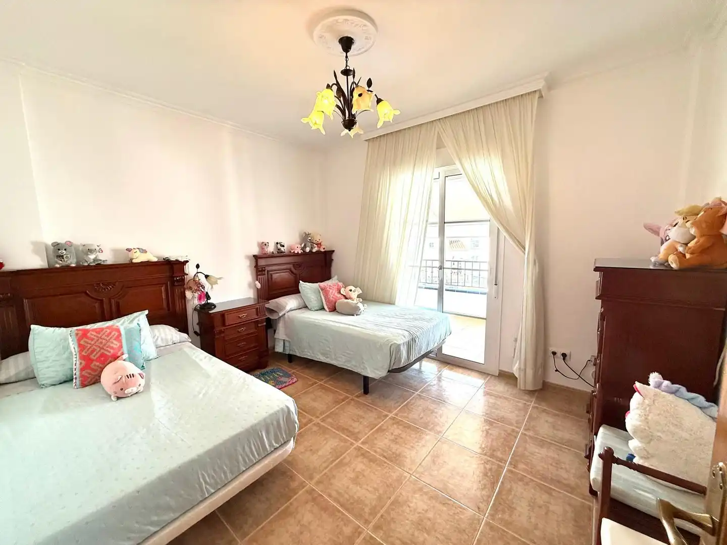 Habitación de Casa adosada en venta en Frigiliana con Aire acondicionado, Jardín privado y Trastero