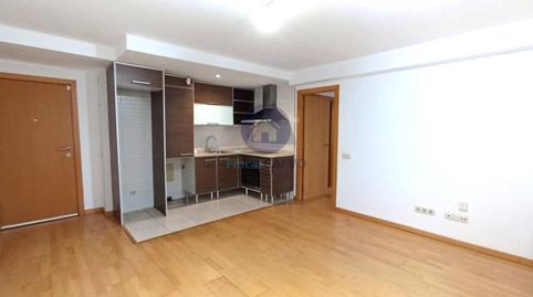 Foto 5 de Apartament en venda a Calle Lluís Ribas, Mercat, Rubí