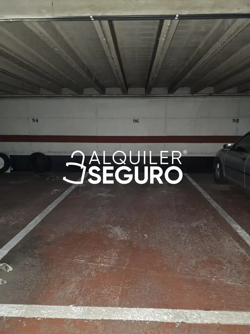 Aparcament de Pis de lloguer en Burgos amb Calefacció, Terrassa i Moblat