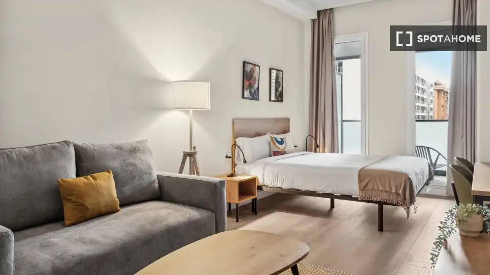 Bedroom of Flat for rent in Madrid  with Air Conditioner, Heating and Furnished