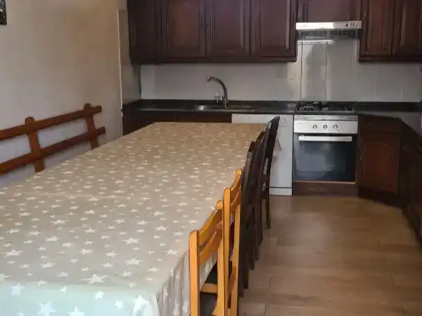 Cuina de Casa o xalet de lloguer en Arteixo amb Jardí privat, Traster i Moblat