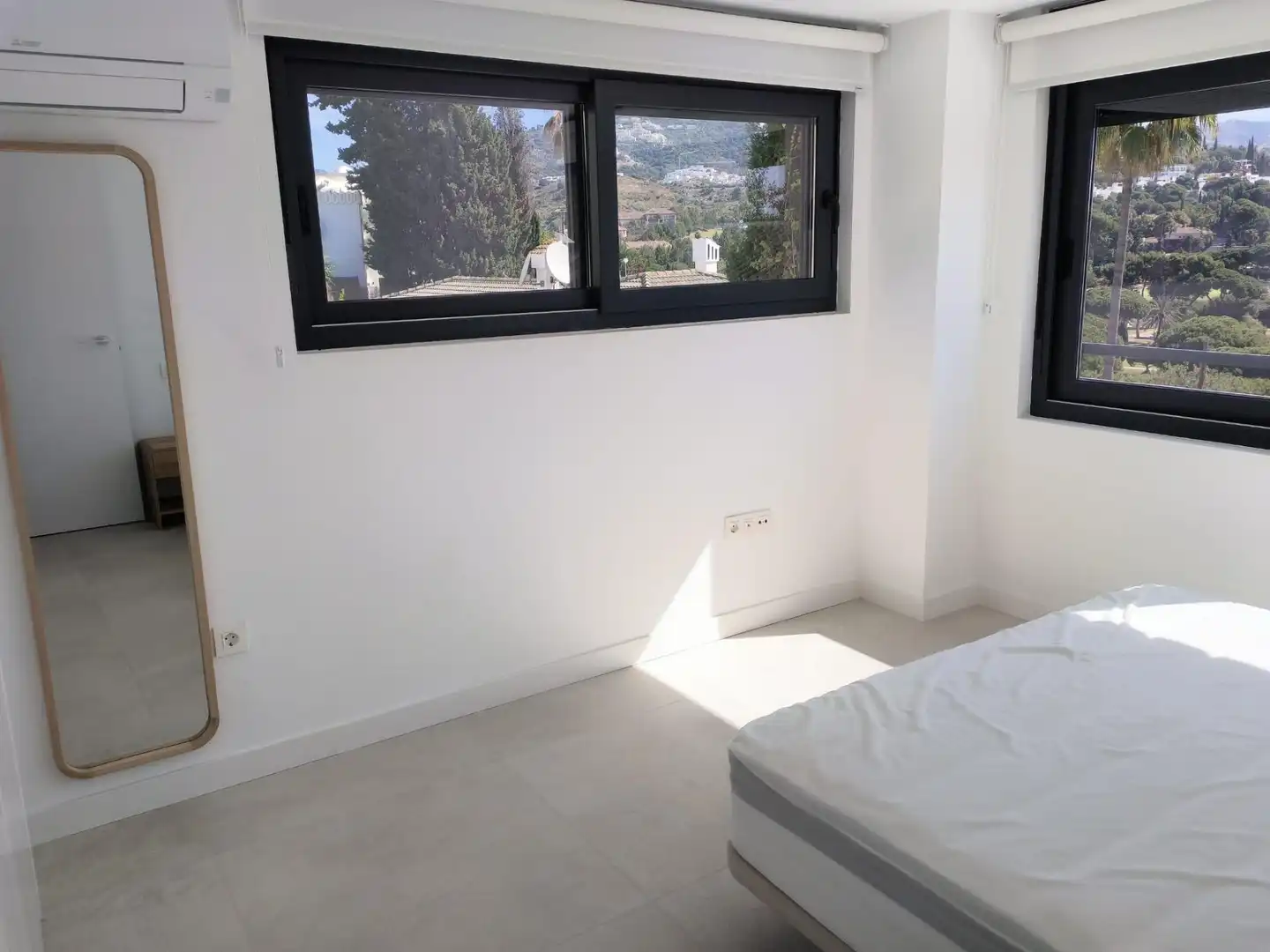 Bedroom of Flat for rent in Marbella  with Air Conditioner, Heating and Terrace