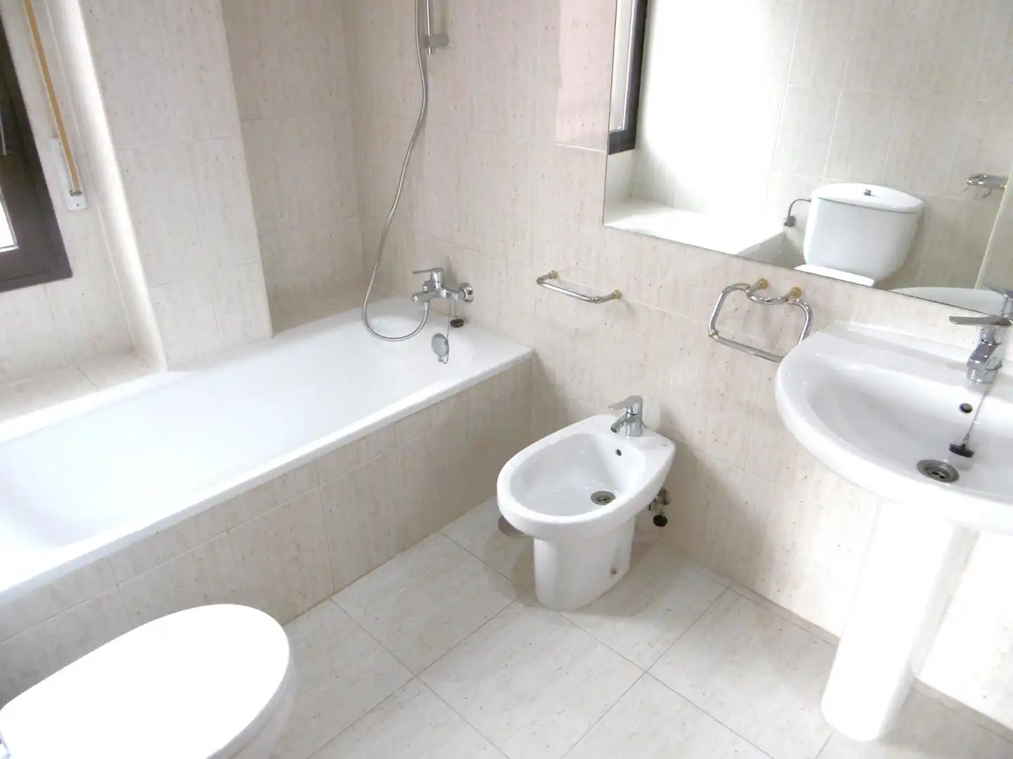 Badezimmer von Wohnung zur Miete in Valladolid mit Heizung und Abstellraum