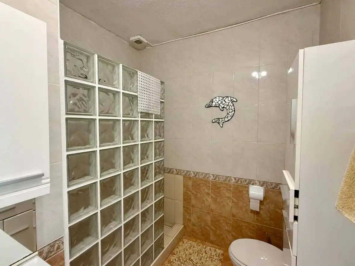 Badezimmer von Wohnungen zum Verkauf in Santa Pola mit Heizung, Terrasse und Schwimmbad
