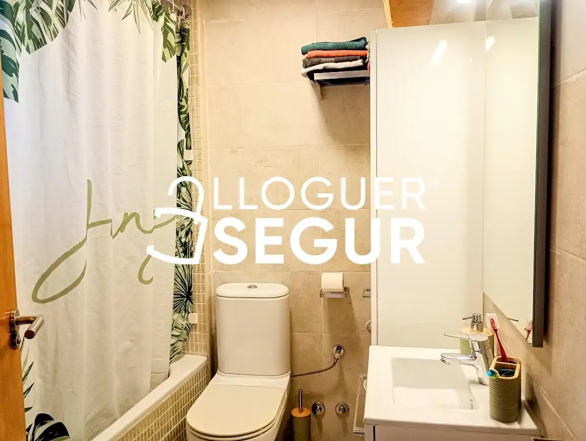 Bany de Pis de lloguer en Sant Boi de Llobregat amb Aire condicionat, Calefacció i Terrassa