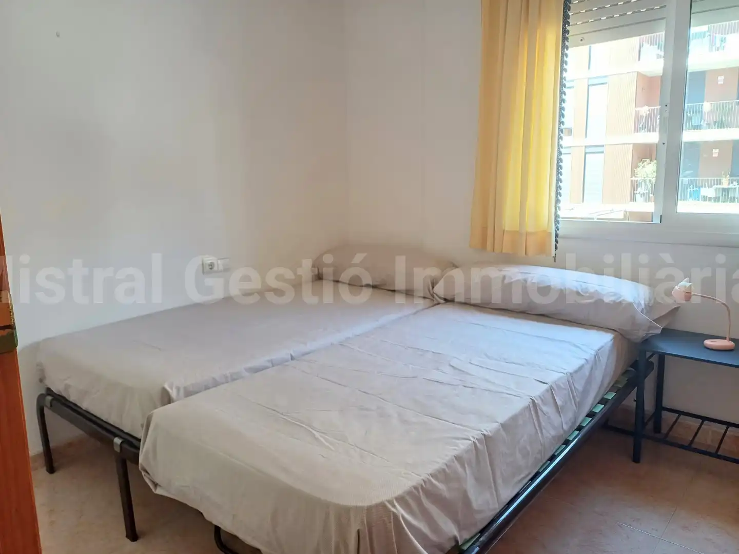 Dormitori de Pis de lloguer en Calafell amb Aire condicionat, Terrassa i Moblat