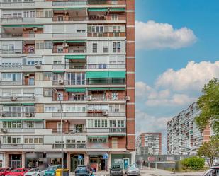 Vista exterior de Local en venda en  Madrid Capital