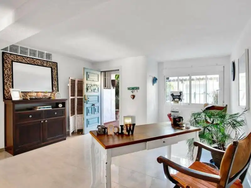 Menjador de Casa o xalet de lloguer en Marbella amb Aire condicionat, Jardí privat i Terrassa