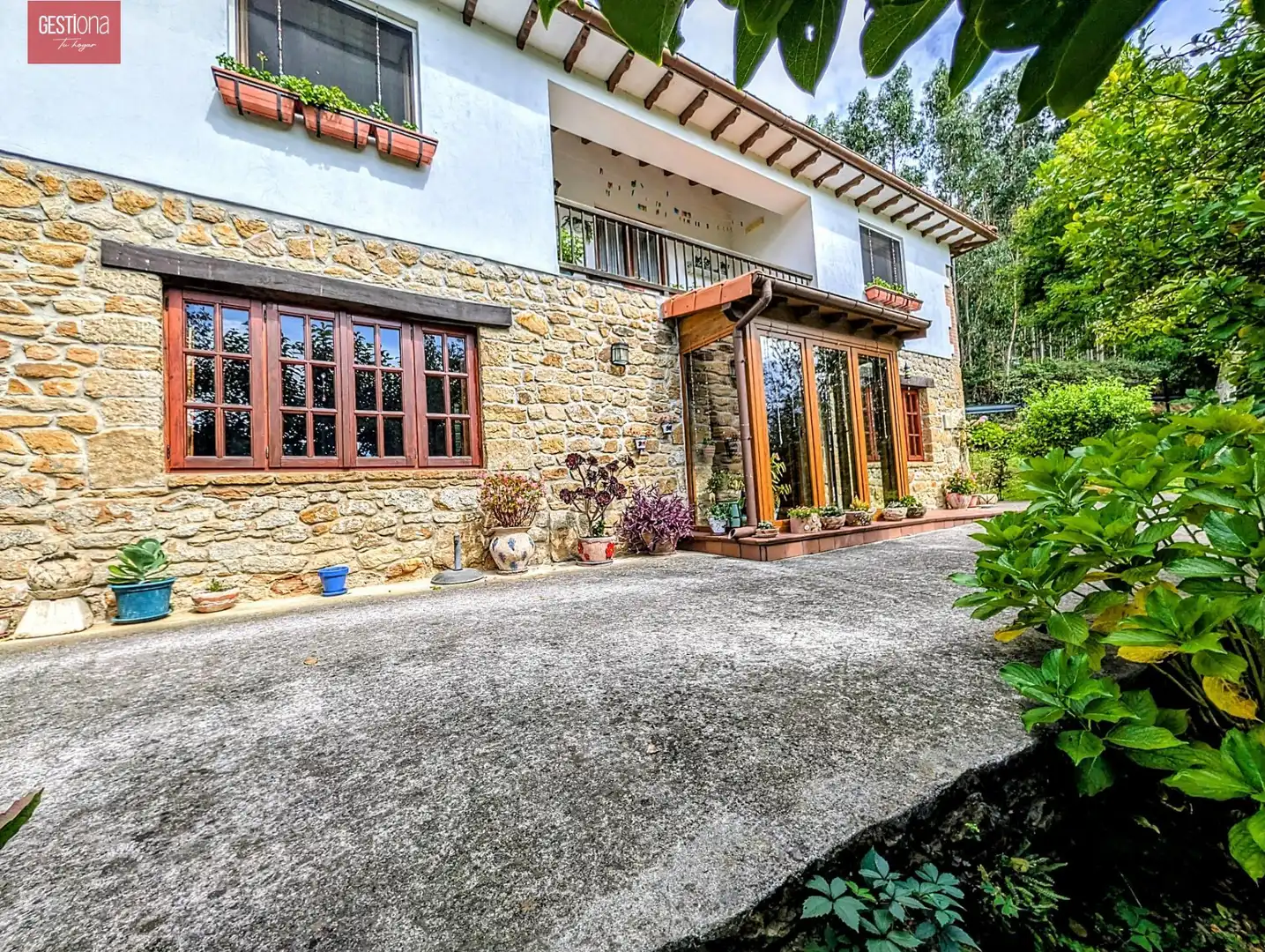 Vista exterior de Casa o chalet en venta en Escalante con Jardín privado y Balcón