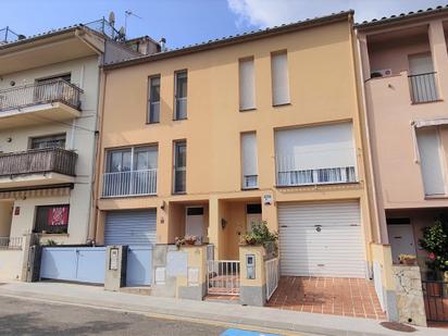 Vista exterior de Casa o xalet en venda en La Bisbal d'Empordà amb Balcó