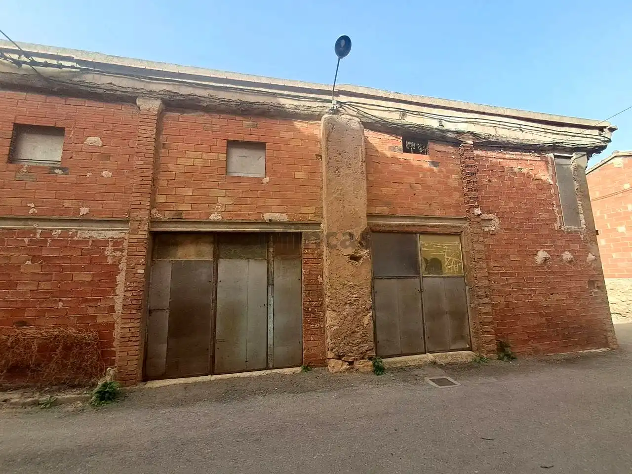 Vista exterior de Nau industrial en venda en Cella