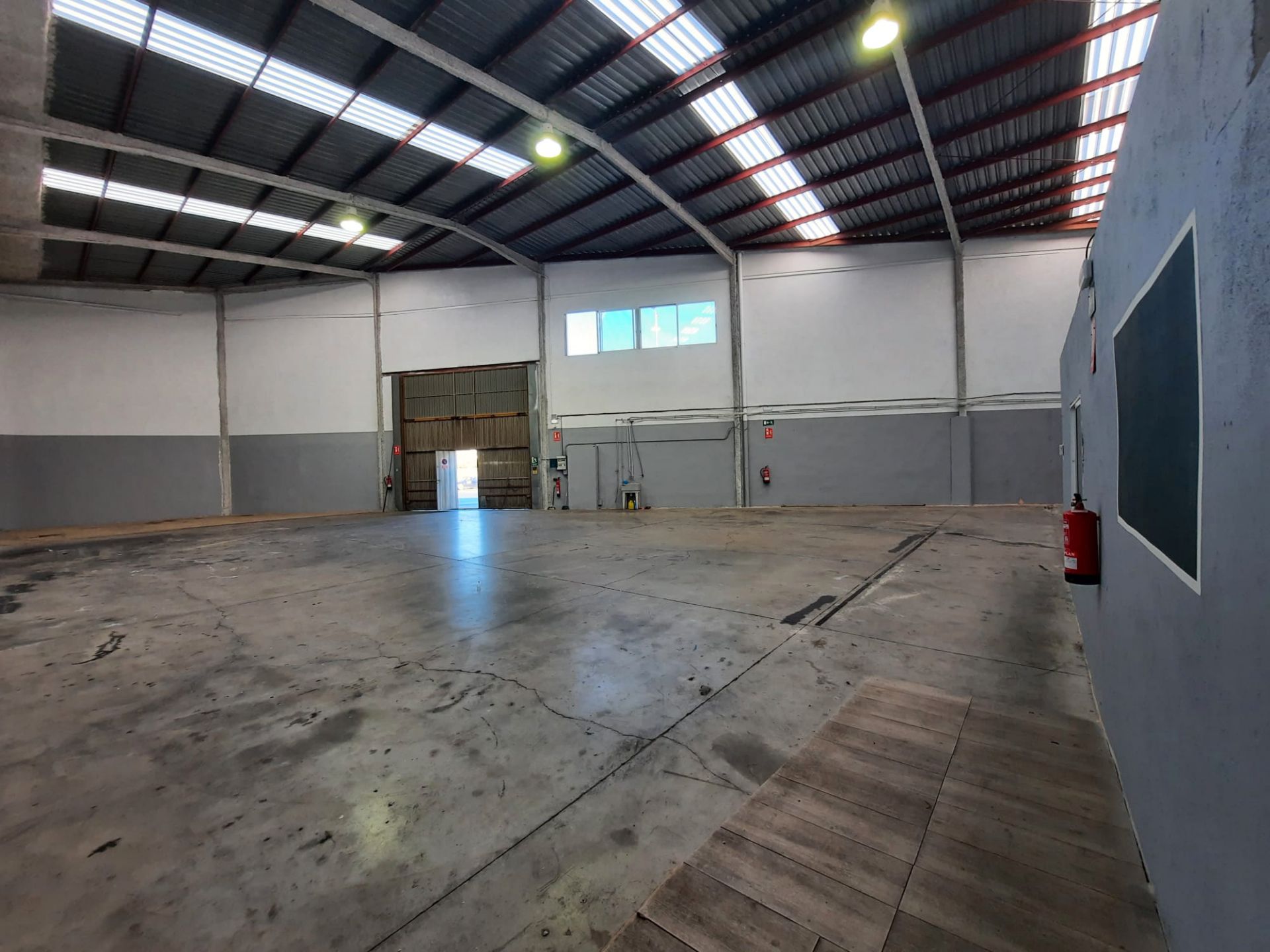 Nau industrial en venda a Calle Fuentes de Ayodar, 38, Ensanche - Parque Santa Rosa